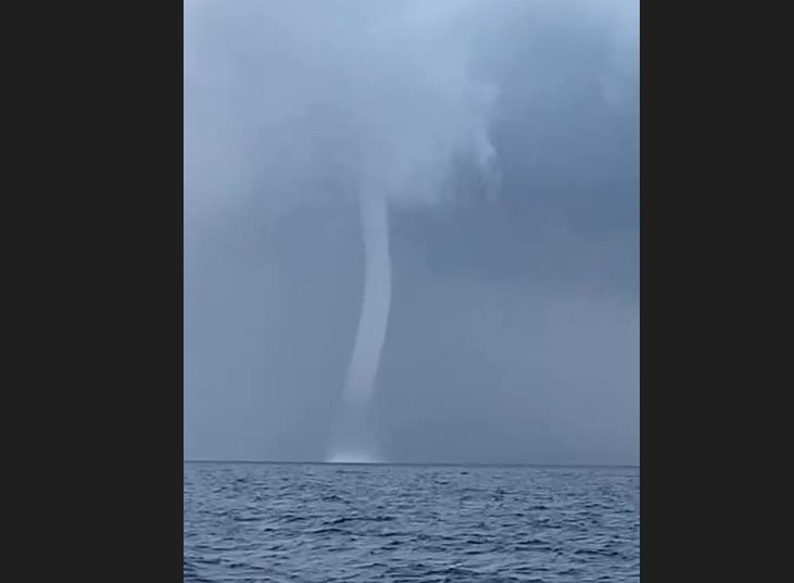 Korku dolu anlar kamerada! Bursa'da hortum meydana geldi