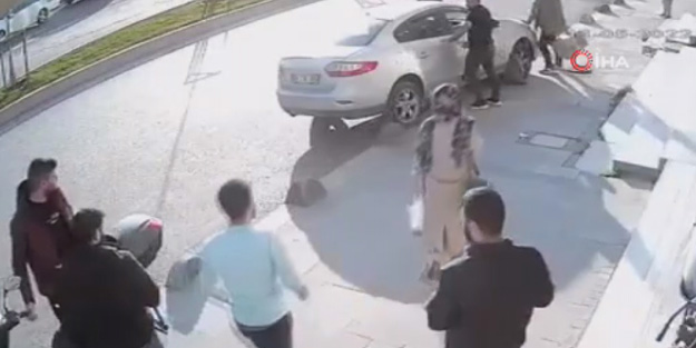 Korku dolu anlar kamerada! Küçük çocuk içindeyken araç bir anda hareket etti
