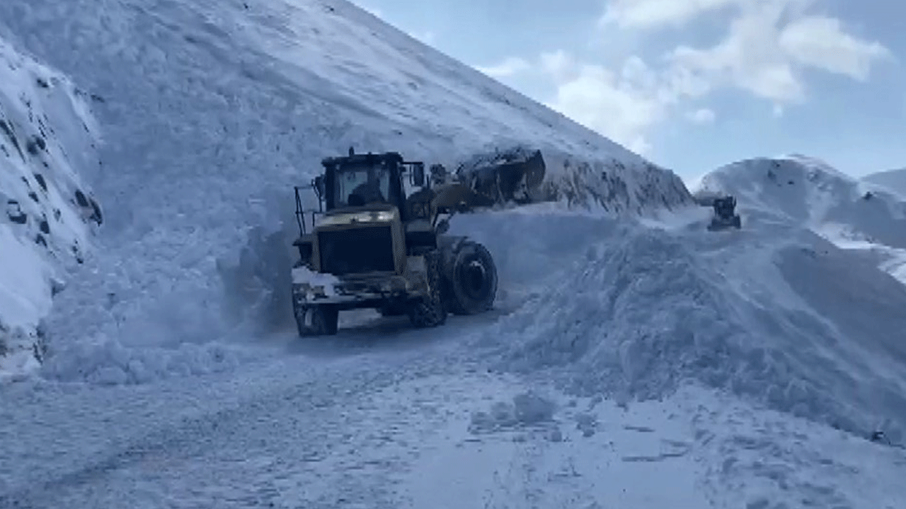 Korku dolu anlar! Çığ düştü