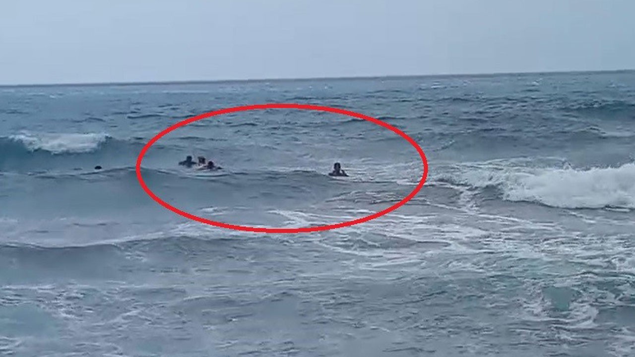 Korku dolu anlar! Rip akıntısına kapılan 2 kişi son anda kurtarıldı