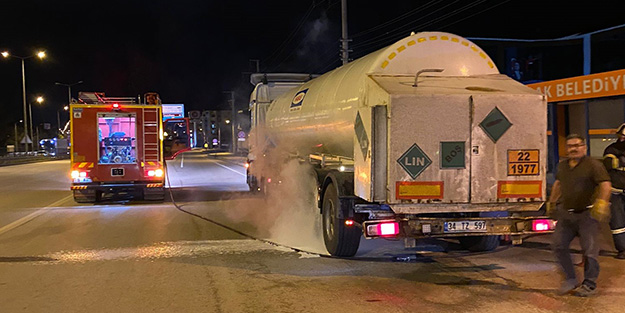Korku dolu anlar! Seyir halindeki tankerde yangın