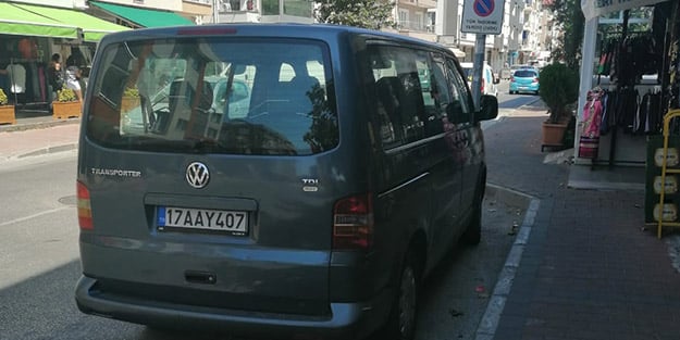 Korku dolu anlar! Sokak ortasında baltalı-bıçaklı kavgaya tutuştular