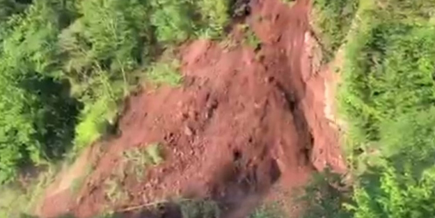 Korku dolu anlar! Tonlarca ağırlığındaki toprak böyle koptu