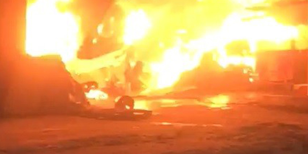 Korku dolu anlar! Tüp patladı iş yerleri cayır cayır yandı!