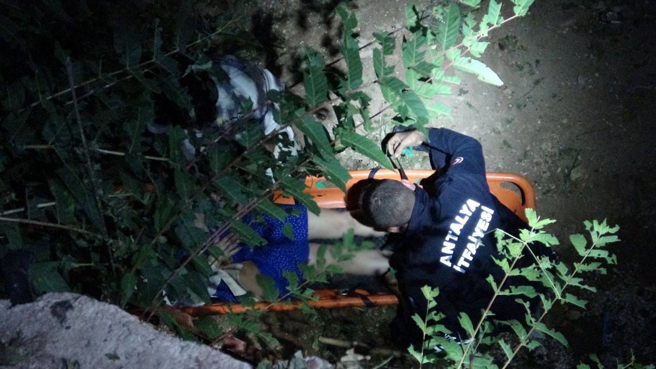 Korku dolu anlar! Turist 4 metrelik çukura düştü