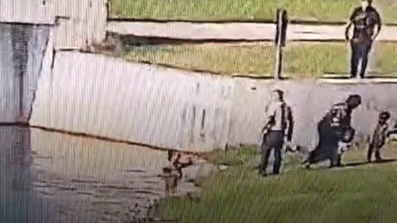 Korku dolu anlar yaşandı: Nilüfer çayına düşen küçük çocuğu böyle kurtardı!