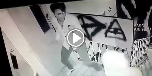 Korku evinde titreyerek bayılan genç kamerada