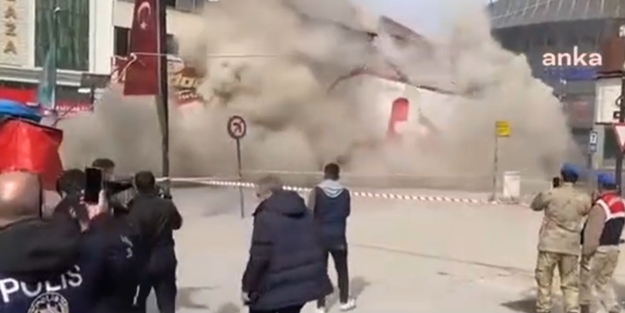 Korku filmlerini aratmayan görüntü: Depremde 4 katlı AVM saniyeler için yıkıldı