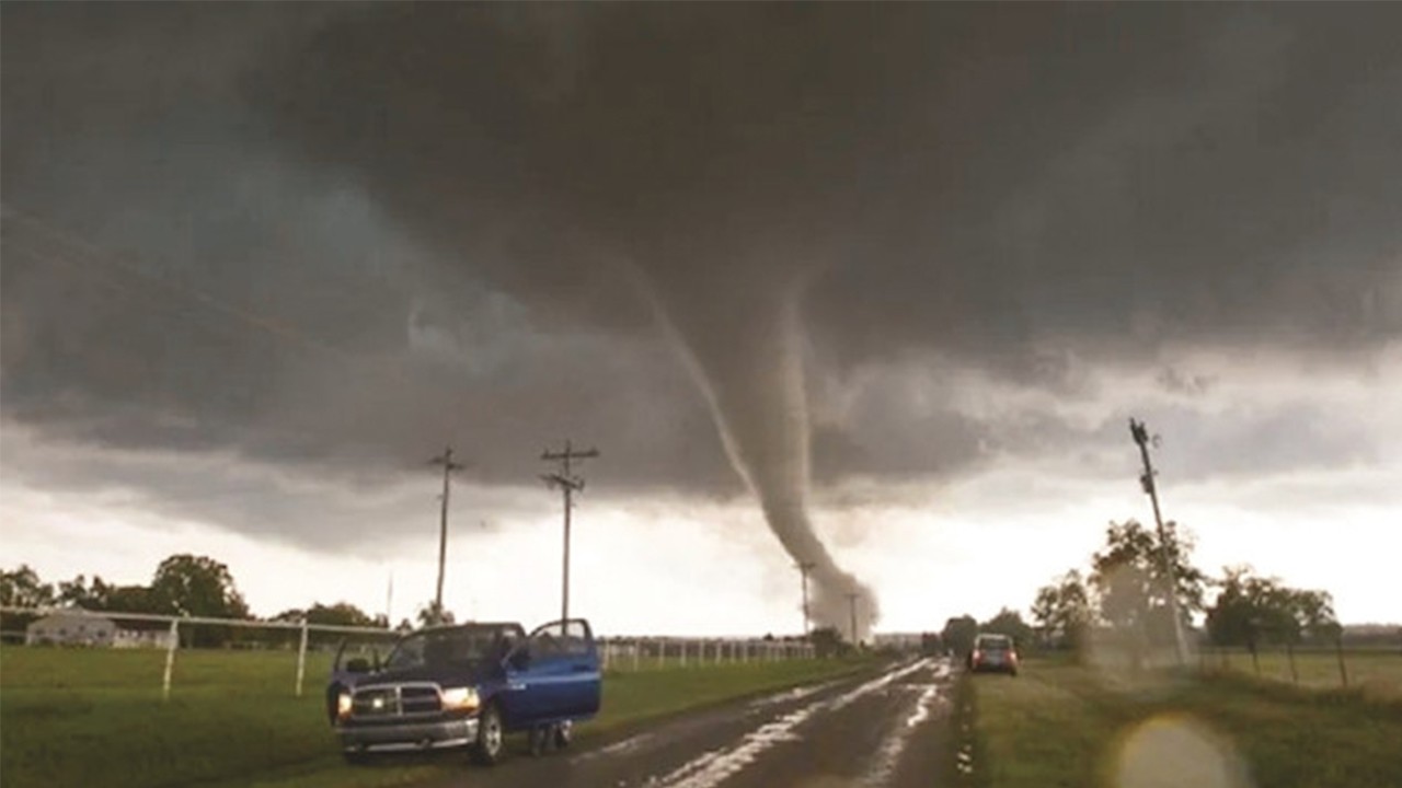Korkudan yiyecek stoklayıp evlerine kapandılar