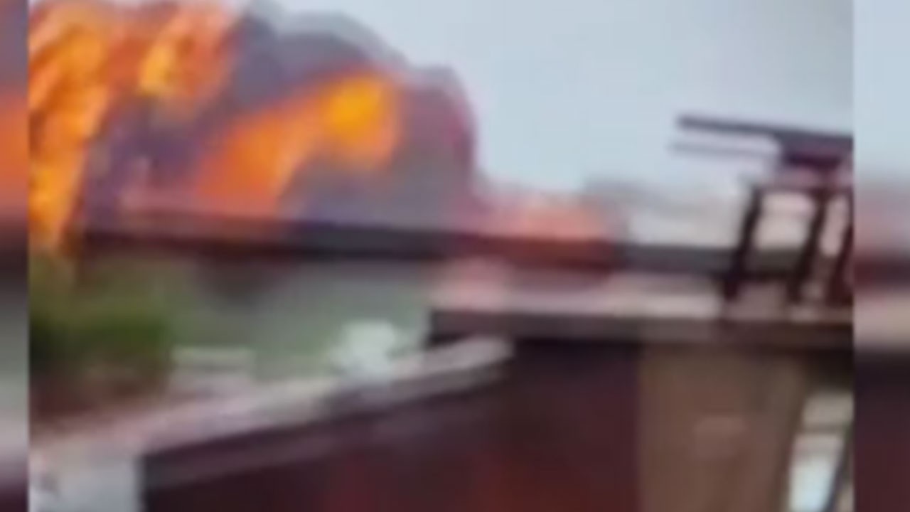 Korkunç anlar! İşte Hindistan'da düşen uçağın düşüş anı