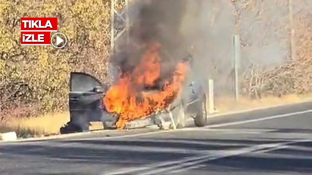 Korkunç anlar kamerada! Seyir halindeki otomobil alev topuna döndü