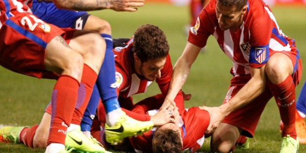 Ünlü futbolcunun dili boğazına kaçtı