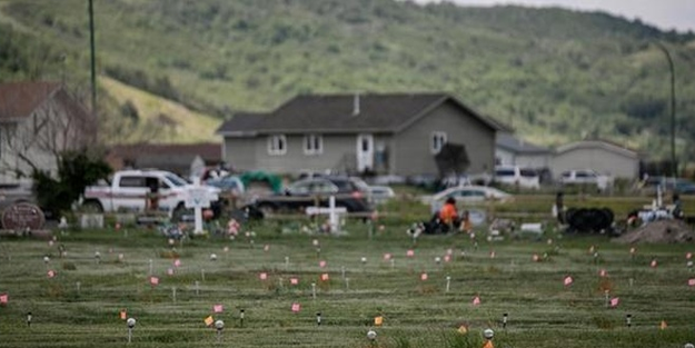 Korkunç durum: Okul bahçesinde 17 mezar bulundu!