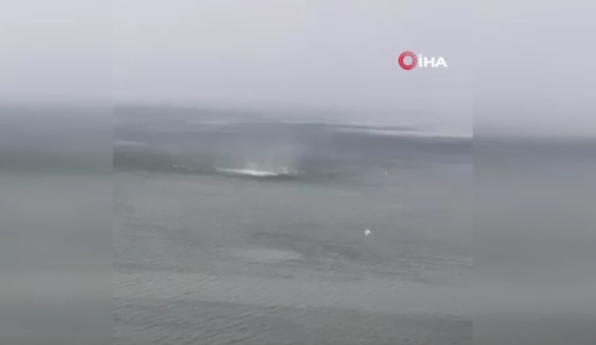 Korkunç görüntüler kamerada! Küçükçekmece gölünde hortum oluştu