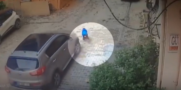 Dikkatsiz anne, çocuğunun üzerinden geçti
