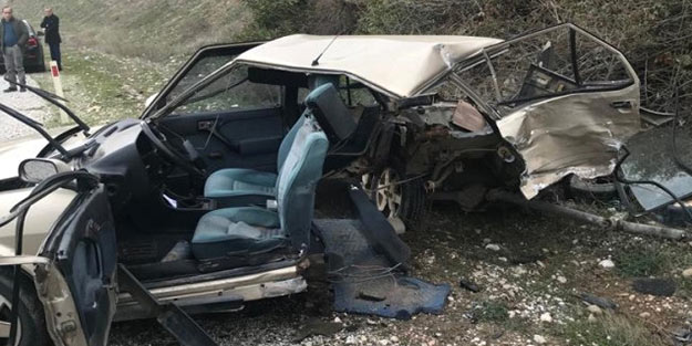 Korkunç kaza! Araç ortadan ikiye ayrıldı