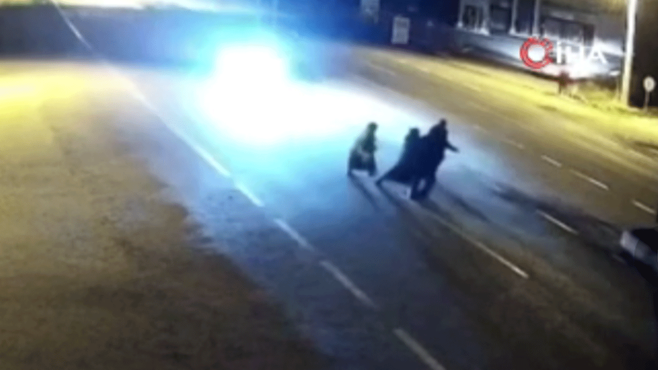 Korkunç kaza böyle görüntülendi: 3 kişi hayatını kaybetti!