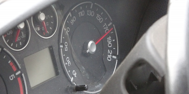 Korkunç kaza! Hız kadranı 180'de takılı kaldı