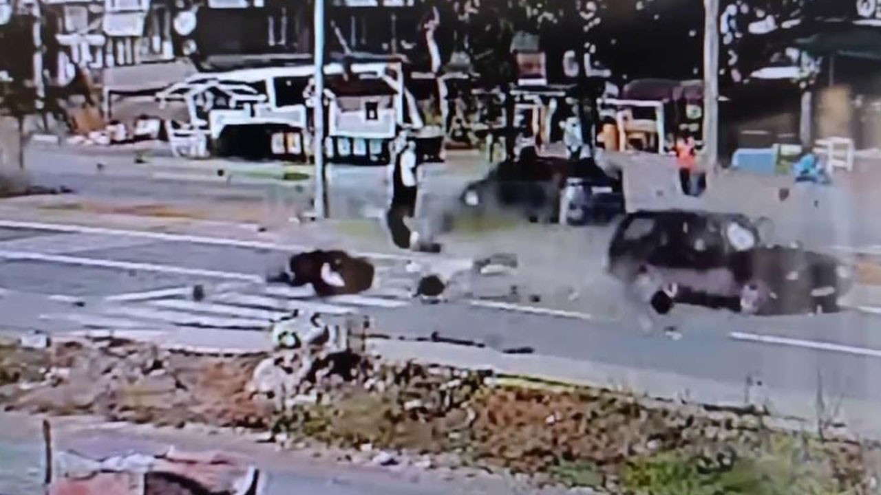 Korkunç kaza kamerada! Anne öldü, kızı yaralandı