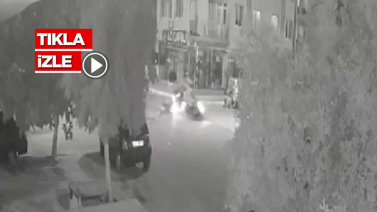 Korkunç kaza kamerada! İki motosiklet kafa kafaya çarpıştı: 1 ölü