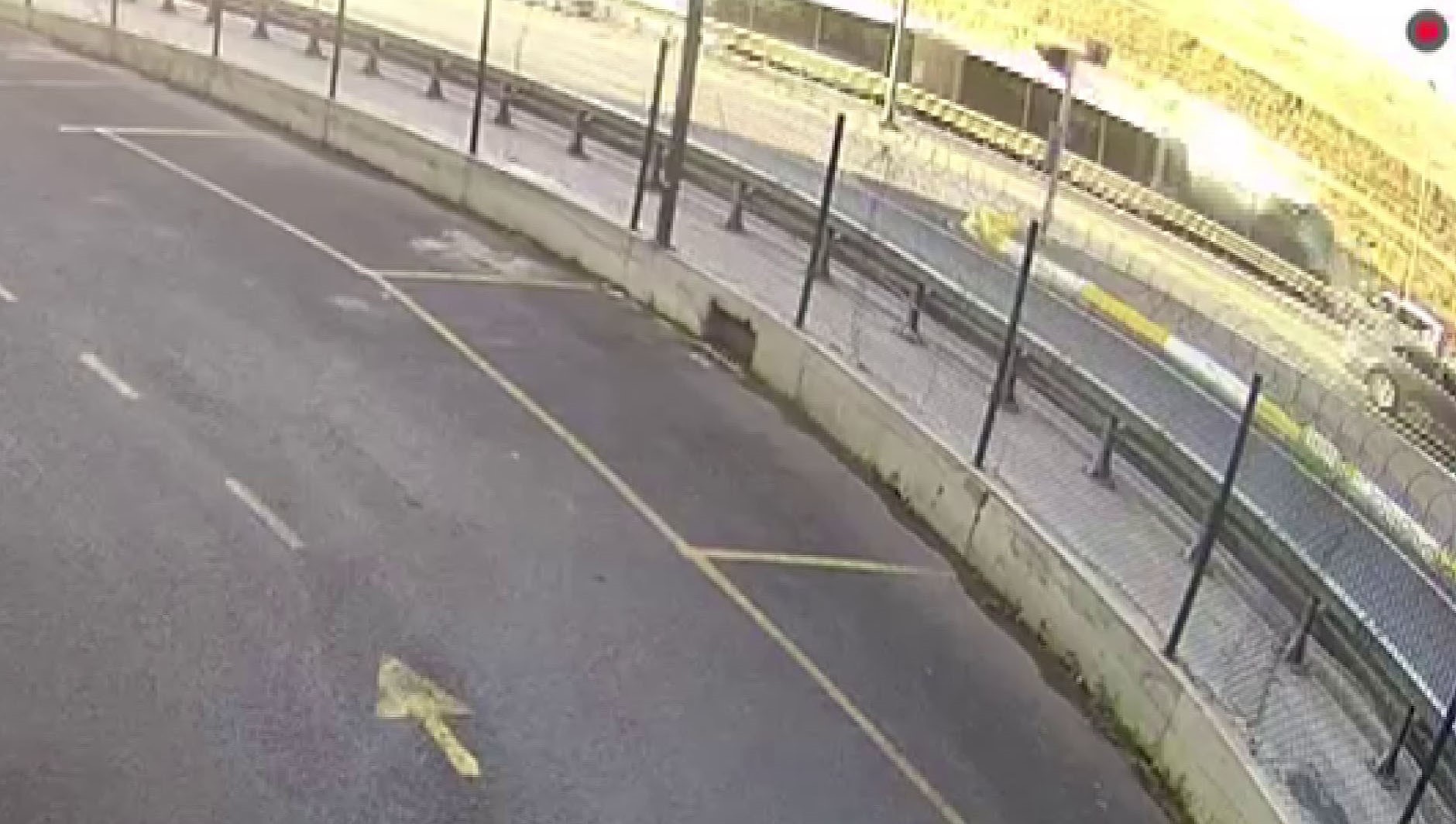 Korkunç kaza kamerada! Metrobüsler bakın nasıl çarpışmış