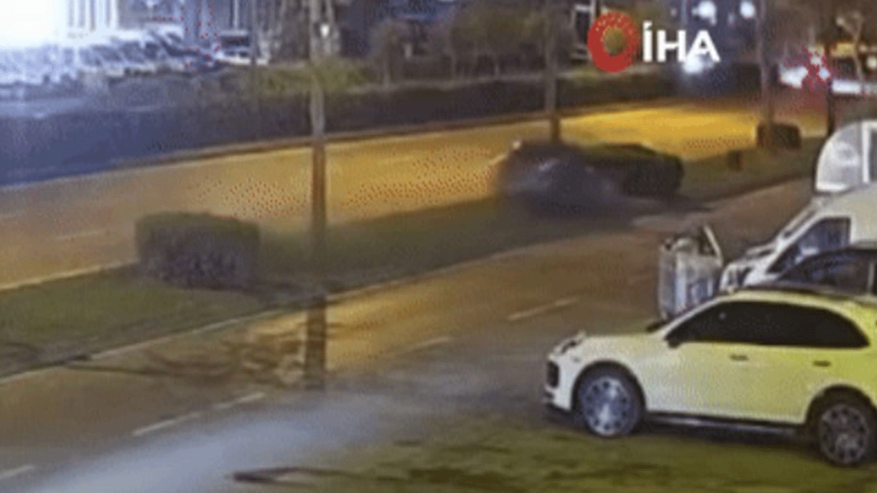 Korkunç kaza kamerada! Son hız ağaca çarptı!