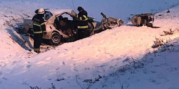 Korkunç kaza! Kamyon ile otomobil çarpıştı: 3 ölü