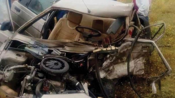 Korkunç kaza! Otomobil bu hale geldi