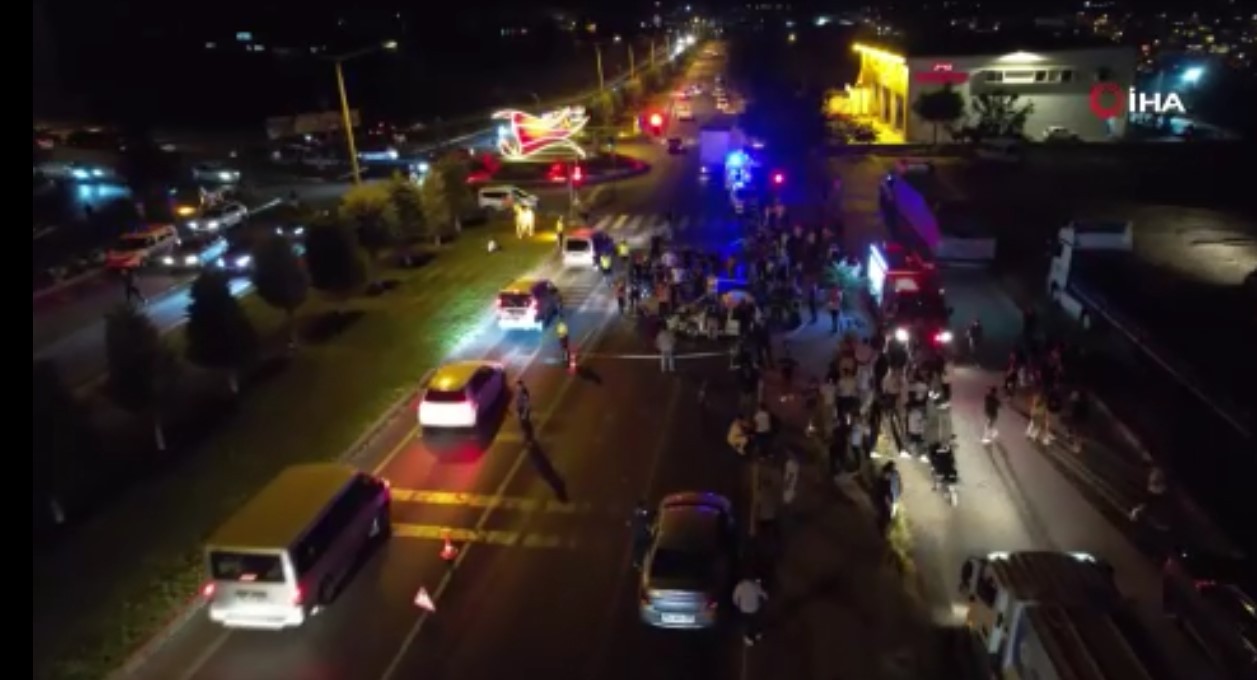 Korkunç kaza! Otomobil tırla çarpıştı: 2 ölü 3 ağır yaralı