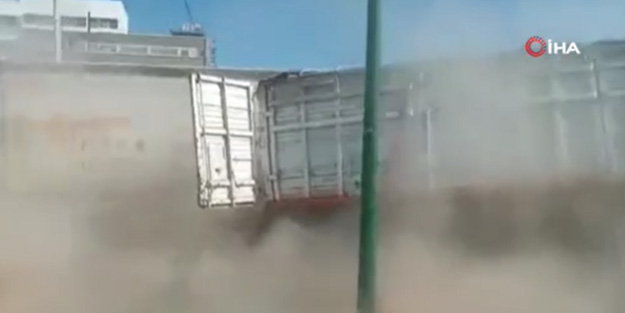 Korkunç kaza! Trenin tırı biçtiği anlar anbean kaydedildi