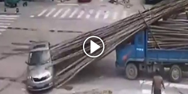 Korkunç kazadan böyle kurtuldular!