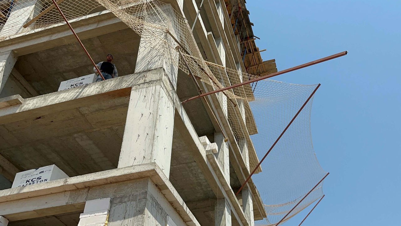 Korkunç olay! 8. kattan düştü