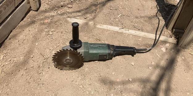 Korkunç olay! Ağaç budarken kendi boğazını kesti