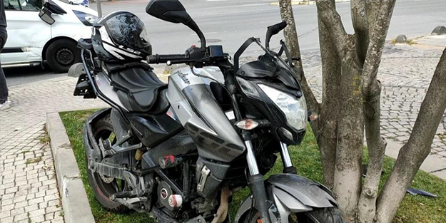 Korkunç olay: Araç motosiklete, motosiklet üzerindekiler yayaya çarptı