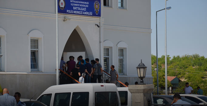 Korkunç olay! Polis, meslektaşını boğazını keserek öldürdü