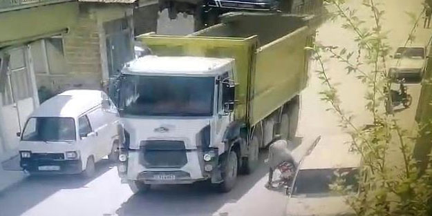 Korkunç ölüm böyle geldi! Görüntüyü izlerken nefesiniz kesilecek