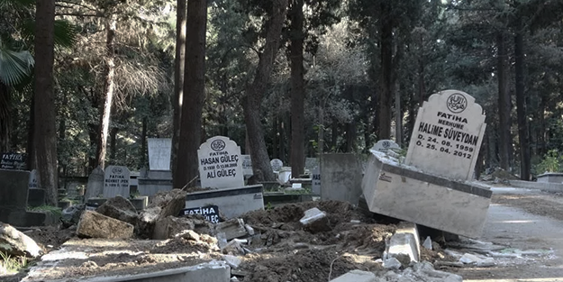 Korkunç ötesi görüntüler! Mezarları bile fırlattı