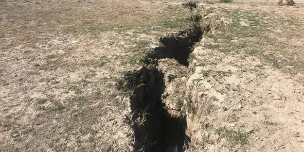 Korkutan görüntü! Yarıklar yerleşim yerlerine ulaştı