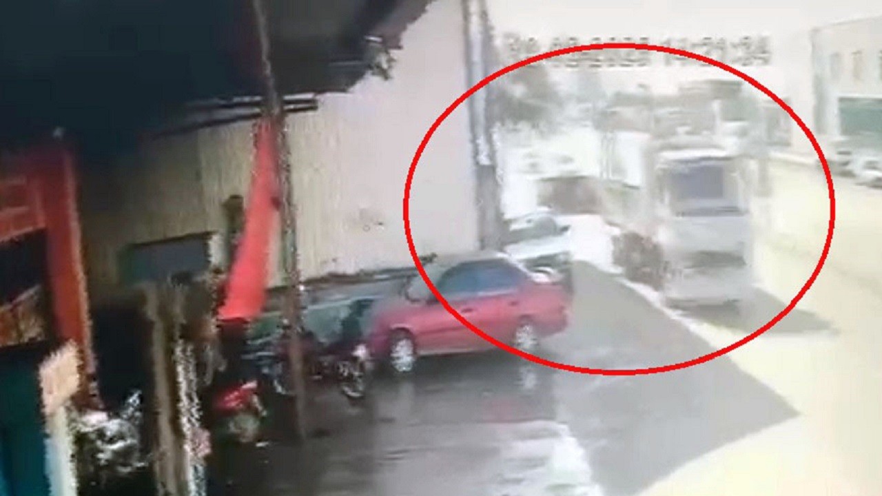 Korkutan kaza! Üç çocuğa çarptı