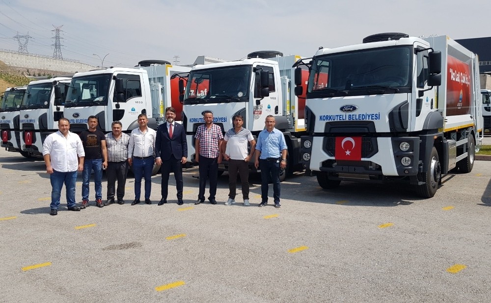 Korkuteli Belediyesi 5 aracı filosuna kazandırdı 