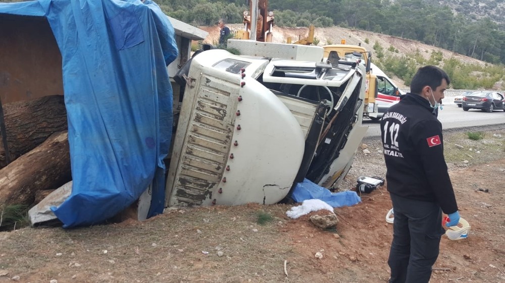 Korkuteli’de trafik kazası: 1 ölü, 1 yaralı 