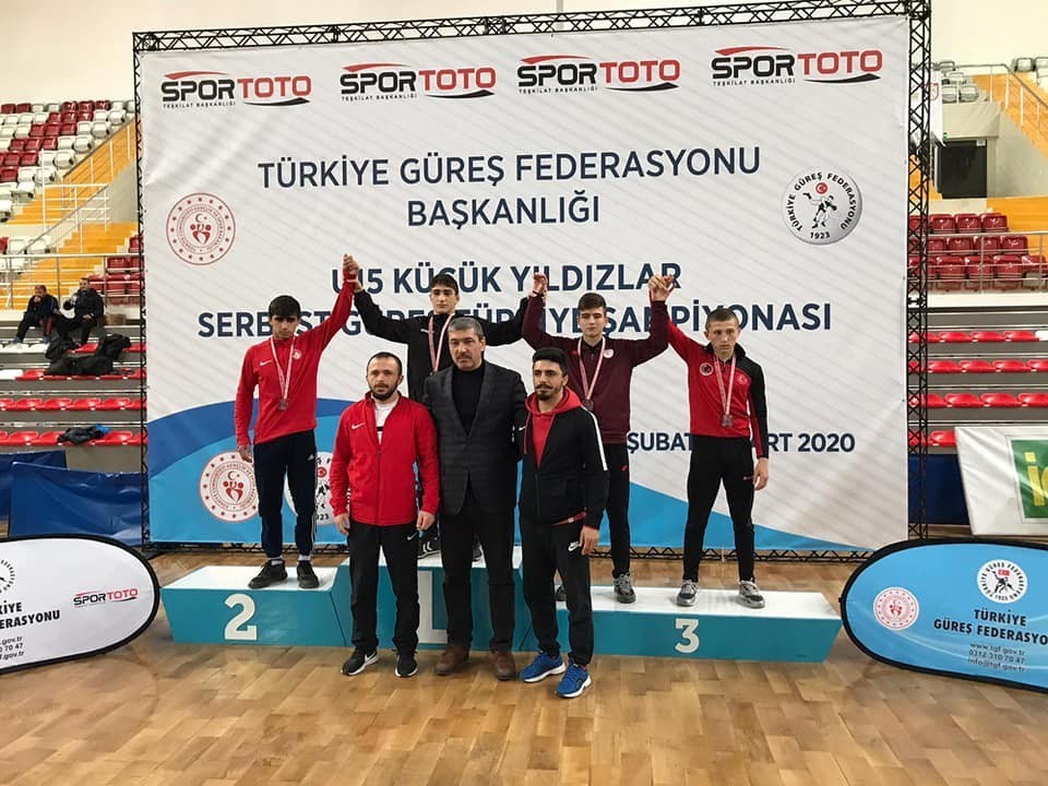 Korkutelili güreşçilerin başarısı 