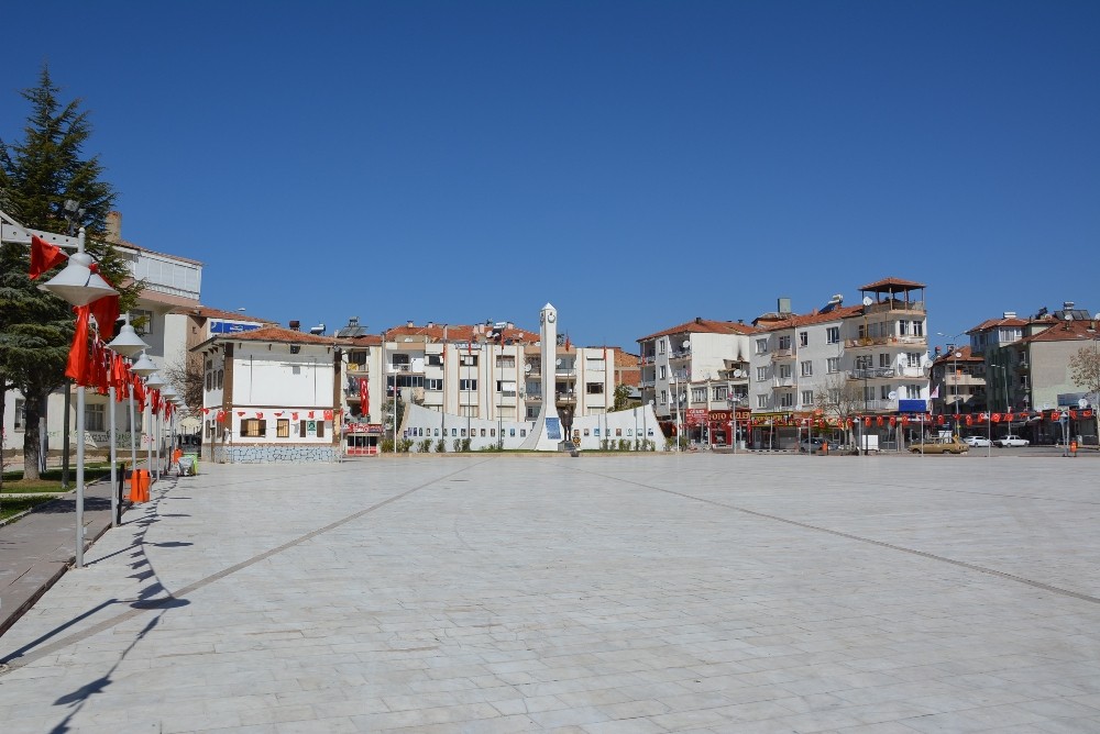 Korkuteli’nde sokaklar sessizliğe büründü 