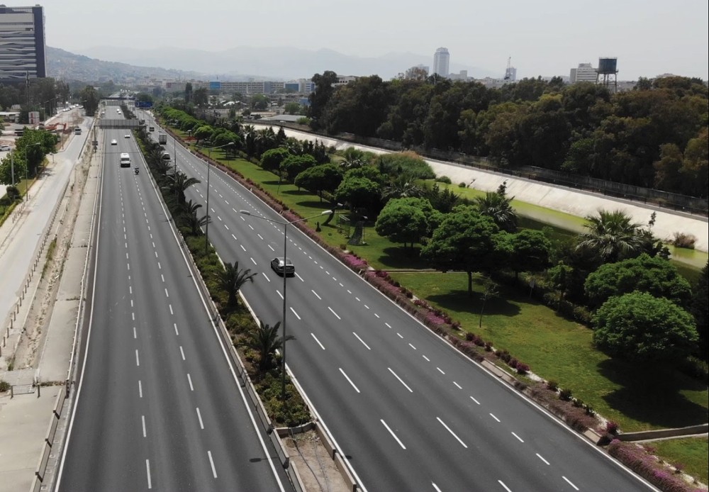 Korona günlerinde İzmir’in yollarına 418 bin ton asfalt döküldü 