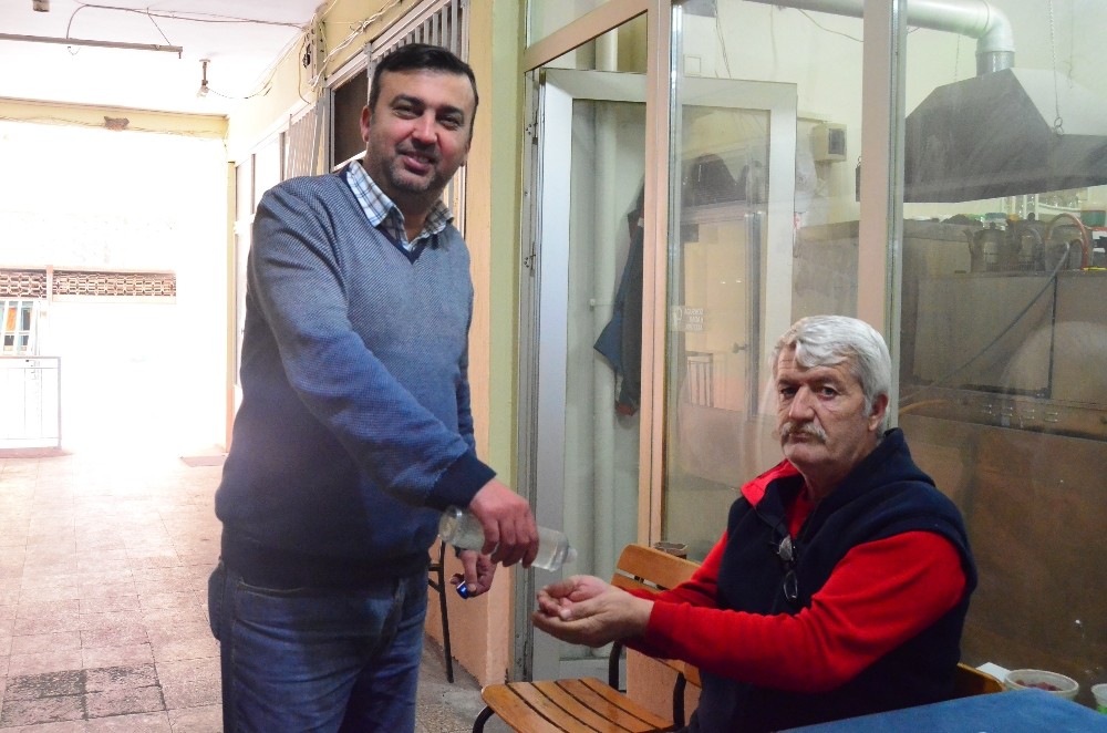 Korona kolonya geleneğini hatırlattı 