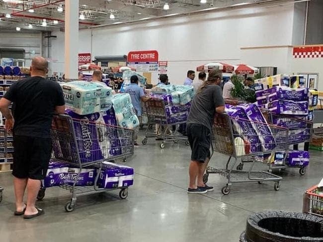 Korona korkusu tuvalet kağıdı raflarını boşalttırdı 