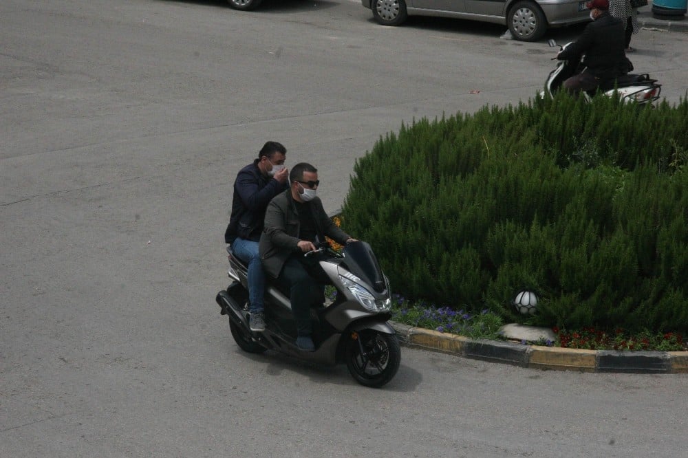 Korona motosikletlilerin umurunda değil 