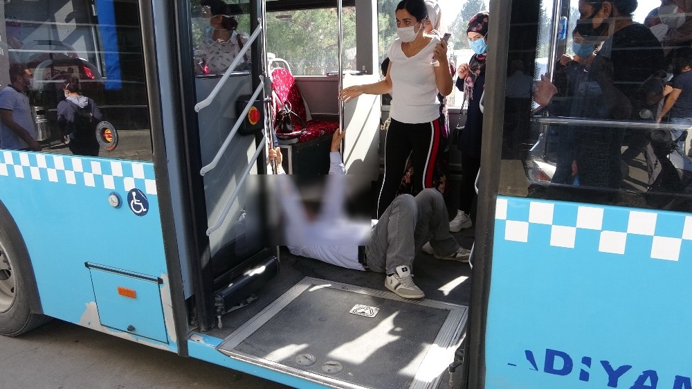 Korona şüphelisi, otobüsle hastaneye getirildi 