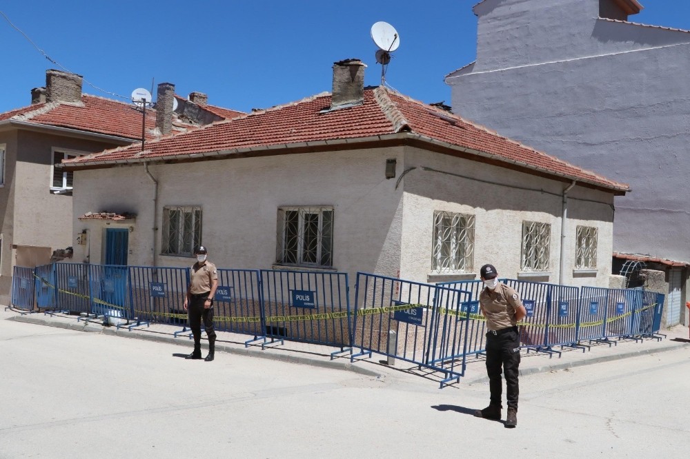 Korona testi pozitif çıkan yabancı uyruklu şahsın yaşadığı ev karantinaya alındı 