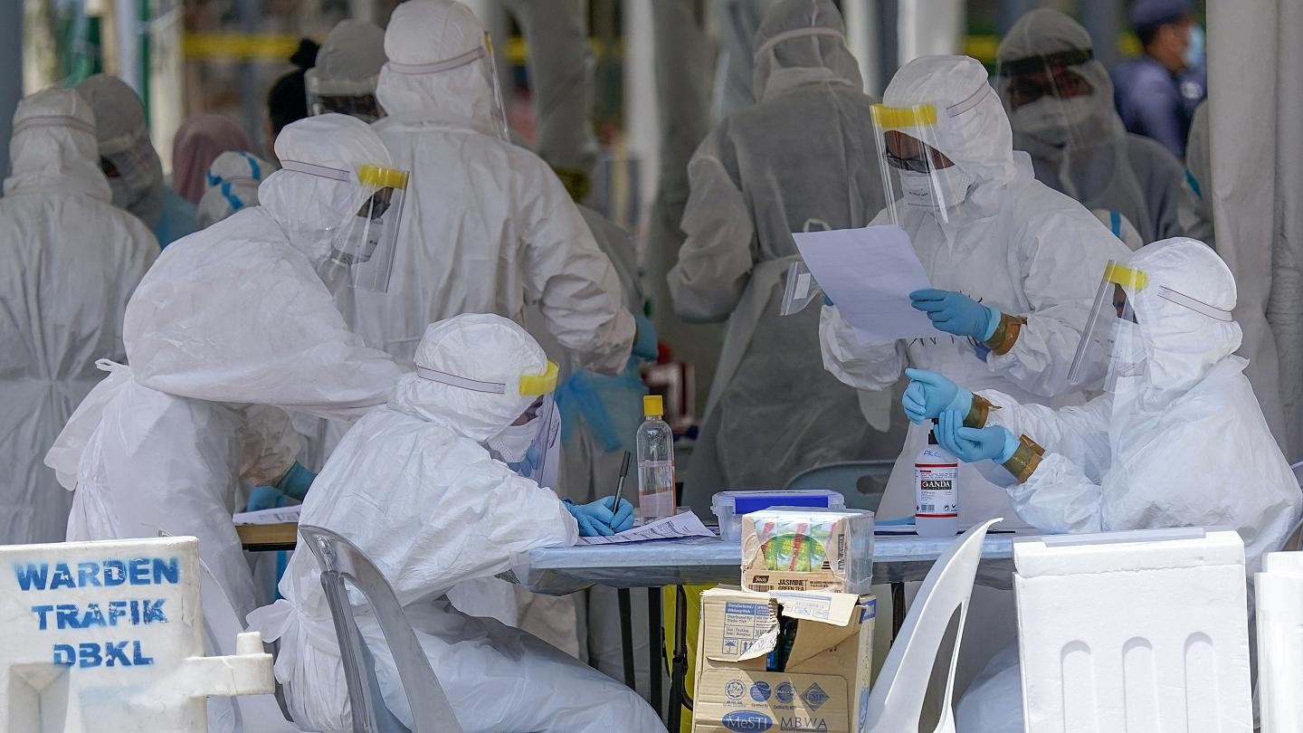 Korona vakalarının 50 bini aştığı ülkede hastaneler doldu! İngiliz hasta